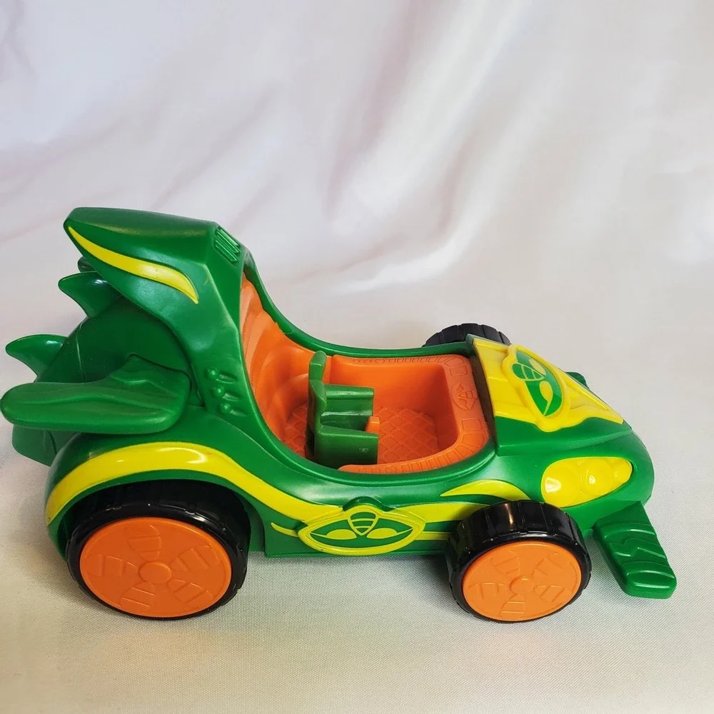 PJ Masks Gecko Green Race Car into the Night Gekko Vehicle Car‎ Toy racecar